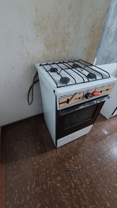 Продаётся газ  плита срочно!