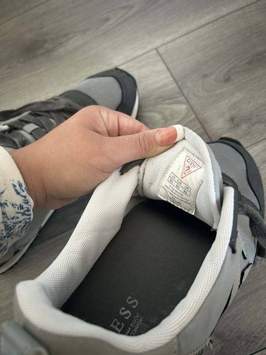 Мъжки оригинални обувки на Guess