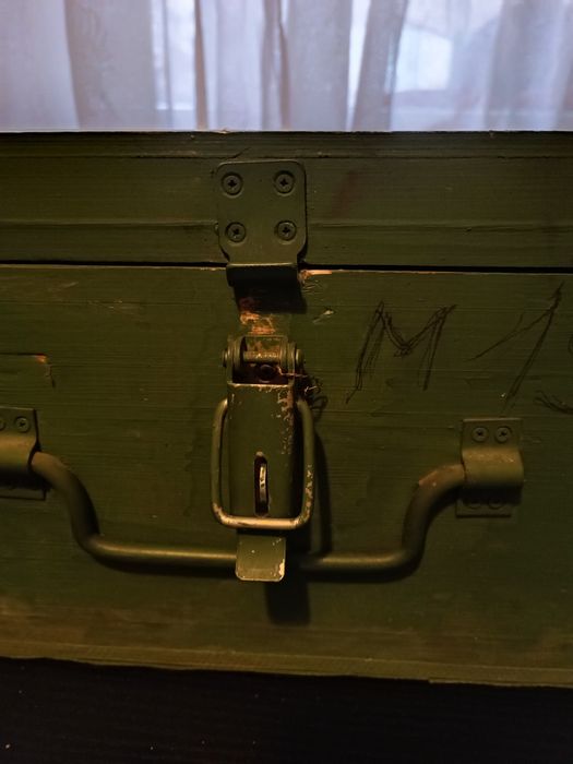 Зелен дървен сандък