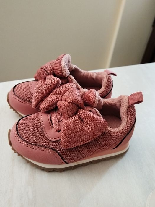 Обувки и пантафи за бебета