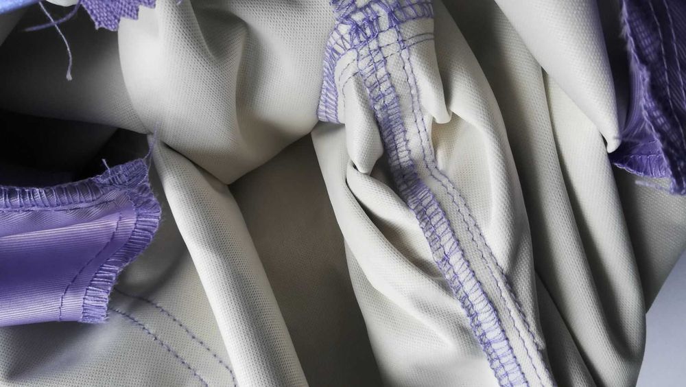 Pantaloni dama marime M,  mov cu irizatii