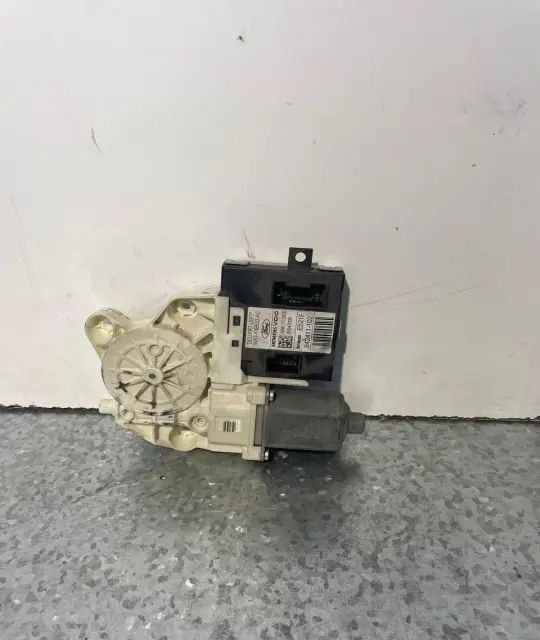 Motoras macara geam fata stanga Ford Focus 2008 1.6 TDCi MT (109 hp)