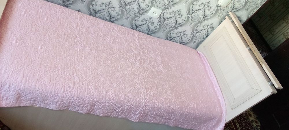 yumshoq mebel kravat sotiladi