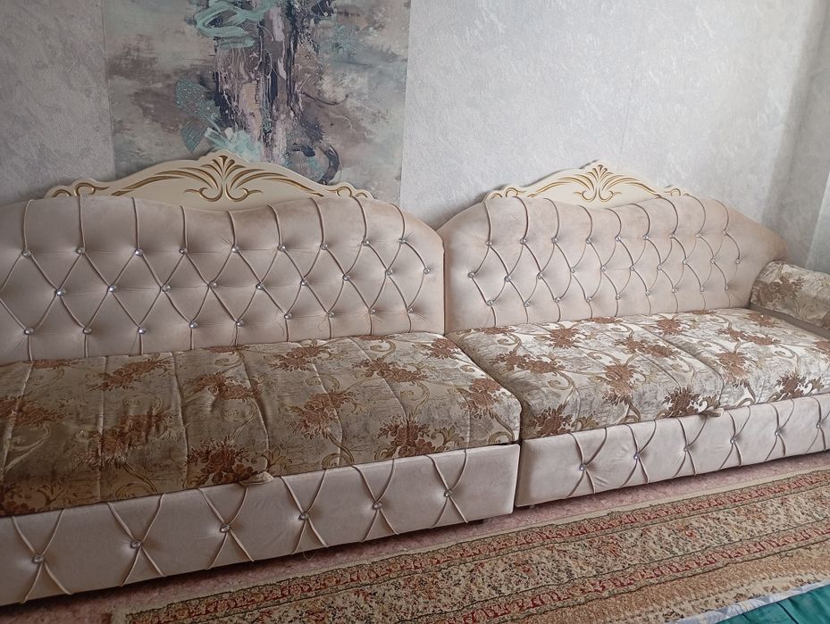 Продается диван вместе шторм