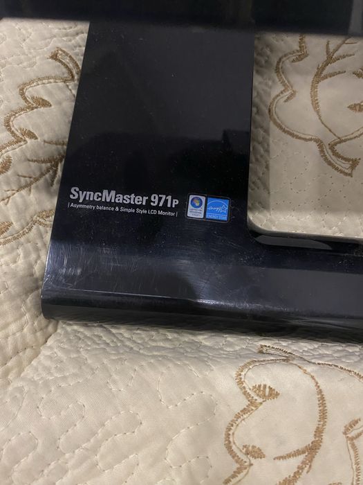 Монитор Samsung SyncMaster 971 P в хорошем состоянии