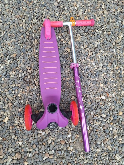 Trotineta Playtive 3 roti cu lumini