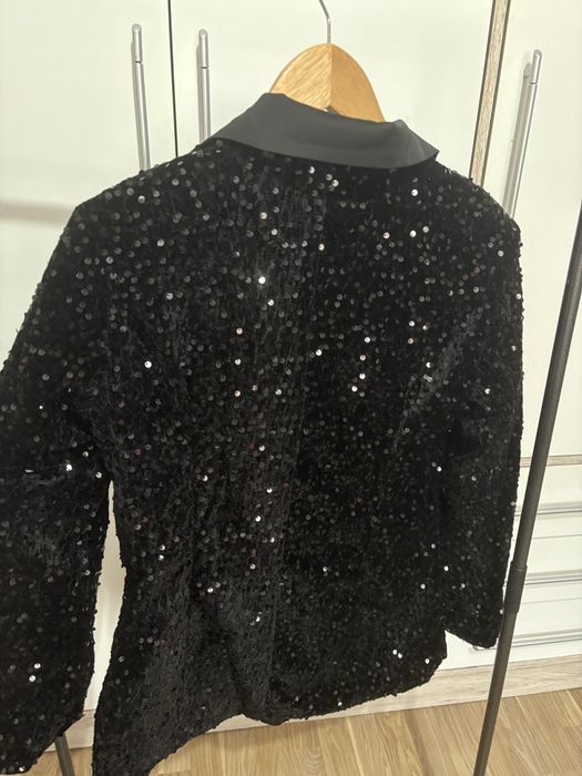 Черно сако с пайети