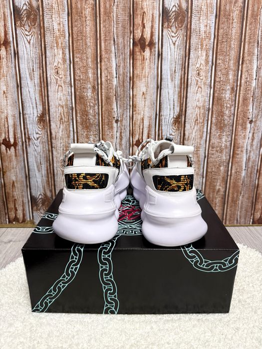 37-43 Versace Chain Reaction GreekPrint