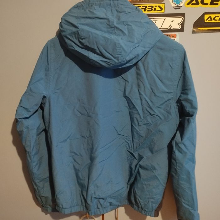 Предлагам ватирани якета,суичър и елек.Различни размери.По 5 евро