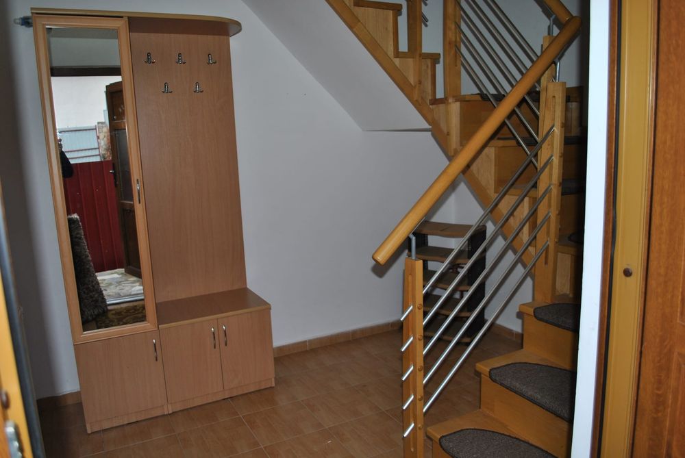 Casa de închiriat,tip duplex ,garaj+grădină!