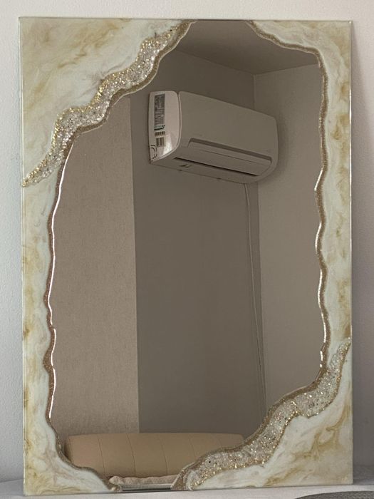 Огледало с епоксидна смола и кристали