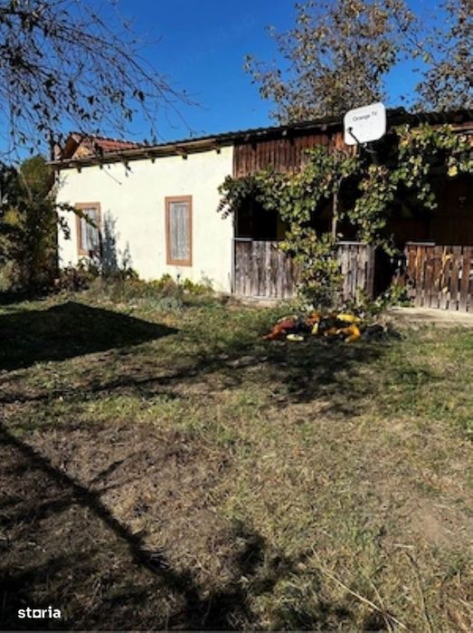 Vand 765 mp teren cu constructie in Toparcea