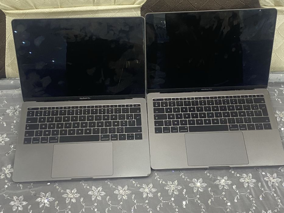 Vand doua macbook pro m14 2023 pentru piese