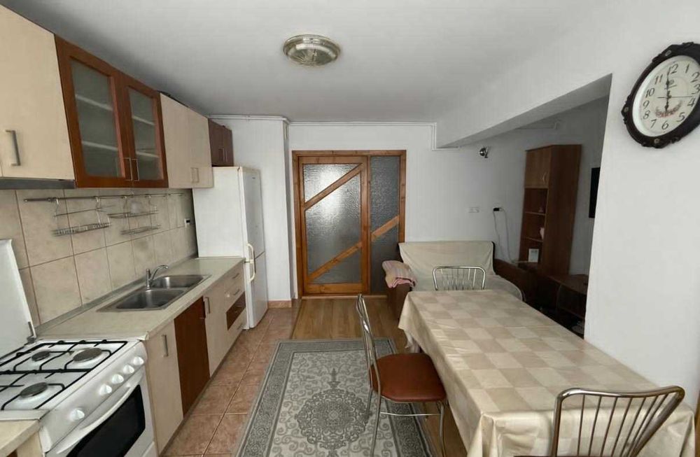 Vand apartament cu 3 camere