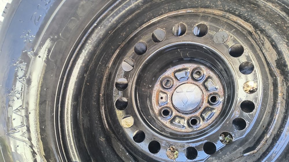 80€ за 3 бр зимни гуми с джанти 215/65 R16.