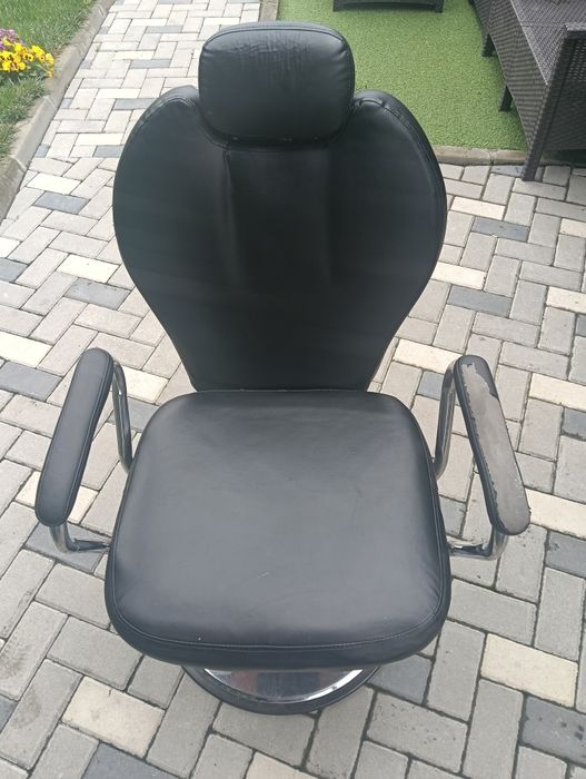 Scaun frizerie -Stare bună -Toate accesoriile