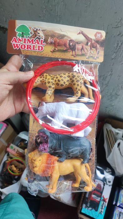 Набор игрушечных животных