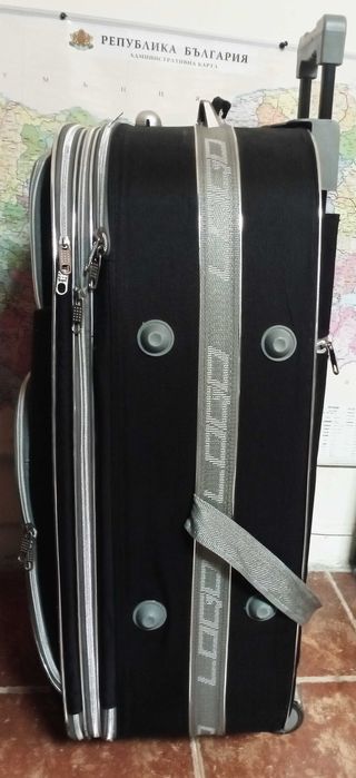 Куфар голям с дръжка на колела