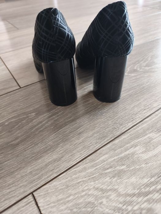 Черни обувки на ток