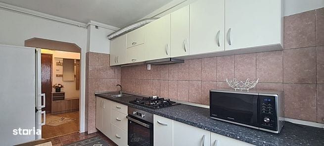 Închiriez apartament 2camere, balcon