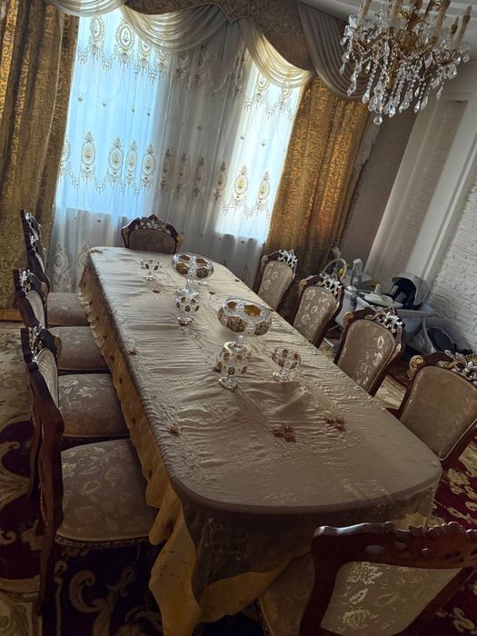 продается мебель для гостиной. Стенка ,комод , стол и стулья