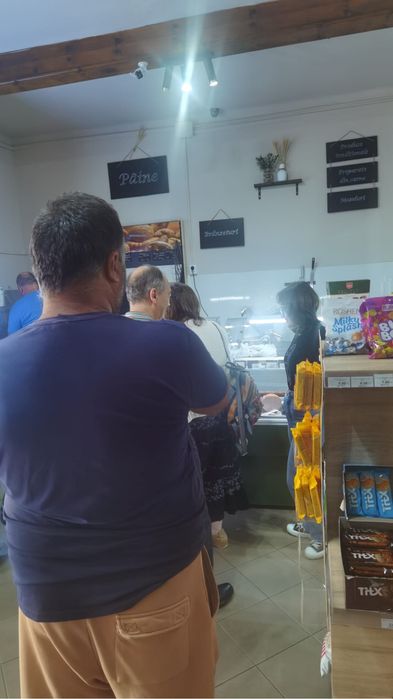 Spatiu comercial Predeal  - in Centru, iesire la DN1, Magazin farmacie alimentara fast food reprezentanta showroom bacanie