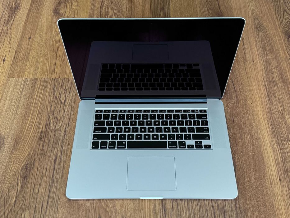 15' Retina Core i7 Apple MacBook Pro 2015 16GB RAM/256GB SSD/Radeon R9
