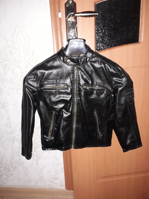 Фирменная кожаная куртка на мальчика 6-7лет