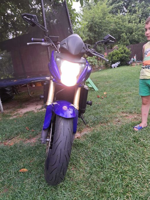 Motocicleta honda hornet