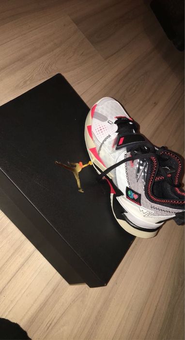 Adidași Jordan purtați dar în stare bună, mărimea 37