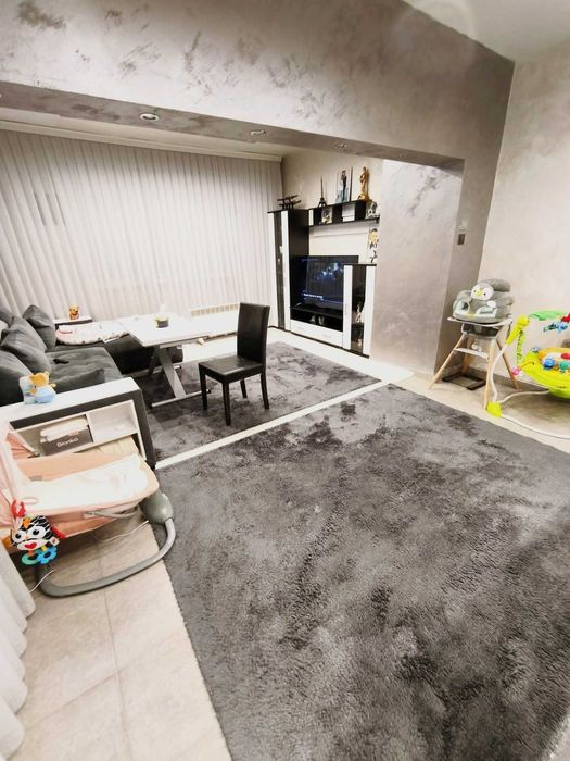 Продавам тристаен апартамент в центъра на гр. Перник