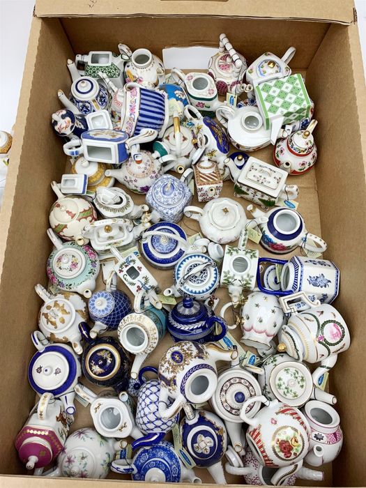 Антикварни мини порцеланови чайнички