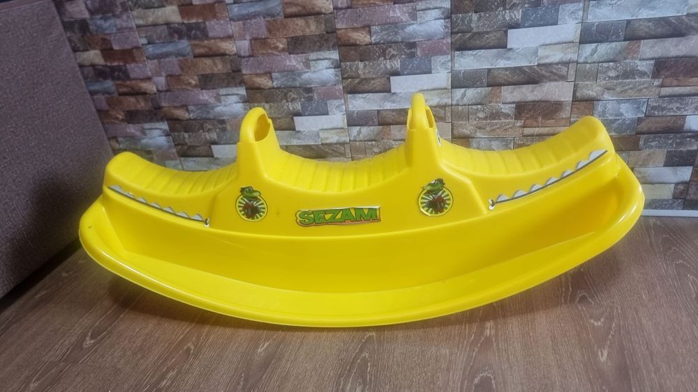 Качеле Лодка качале SEZAMВ наличии есть только жёлтый и синий свети
Юн