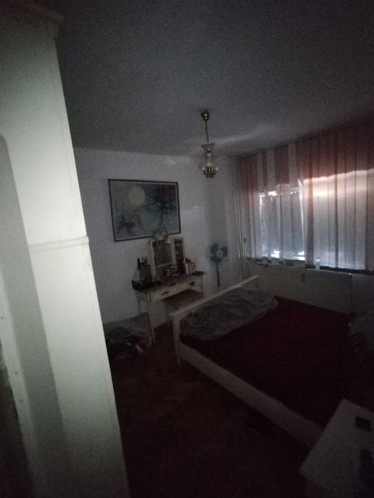 Închiriez apartament cu 3 Cameri