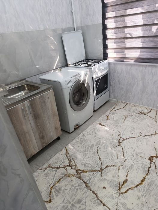 Чиланзар Г9а.  1 / 4 / 4 комнат. Кирпичный Дом. 35м2. Балкон 1,20--3.