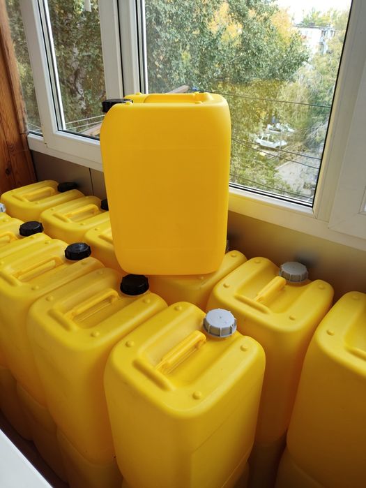 Продам канистры.Объем 22л