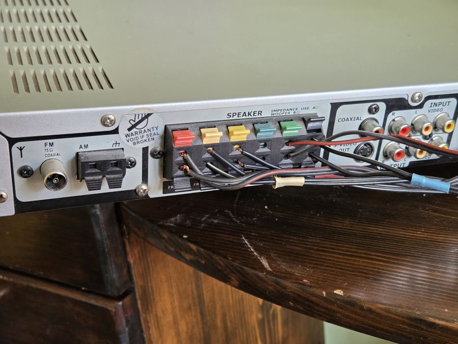 Продавам ДВД Mustek пробвах го свири на ем3 на радио