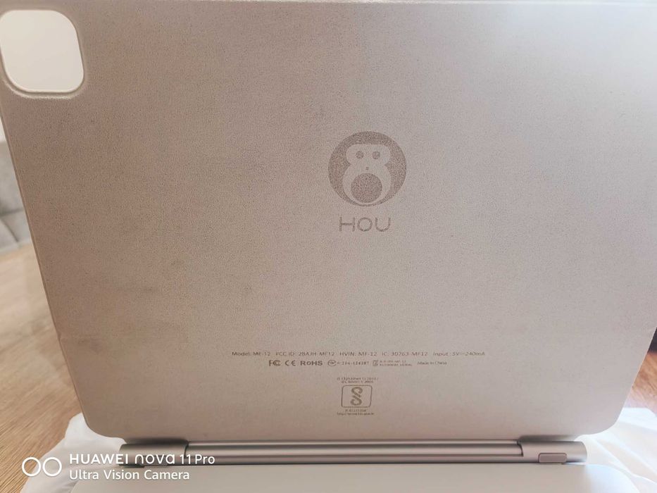 Чехол-клавиатура на iPad 13