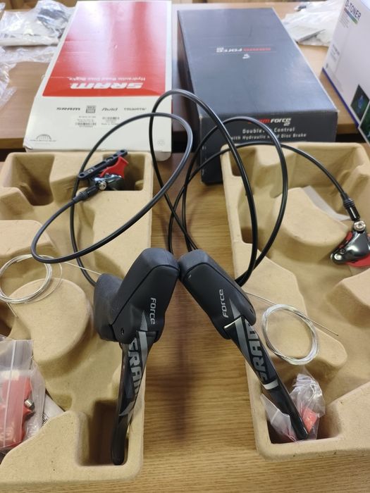 SRAM Force 22 DoubleTap 1/2x11 Хидравлични спирачки - Плосък монтаж