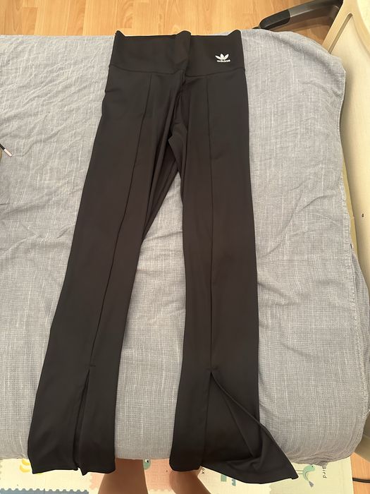 Pantaloni superbi Adidas noi nefolositi