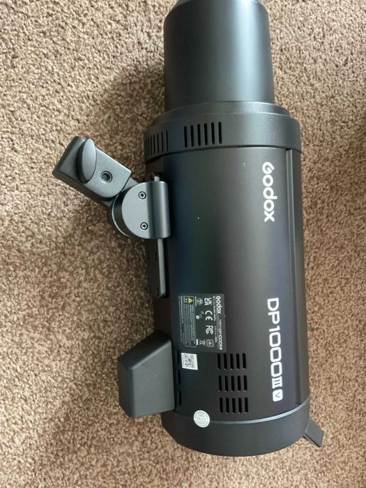 Светкавица Godox DP1000III-V почти нова