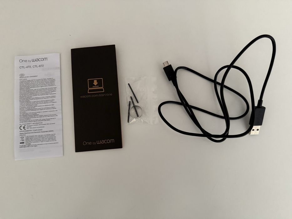 Графичен таблет One by Wacom Medium CTL-672, Черен/Червен