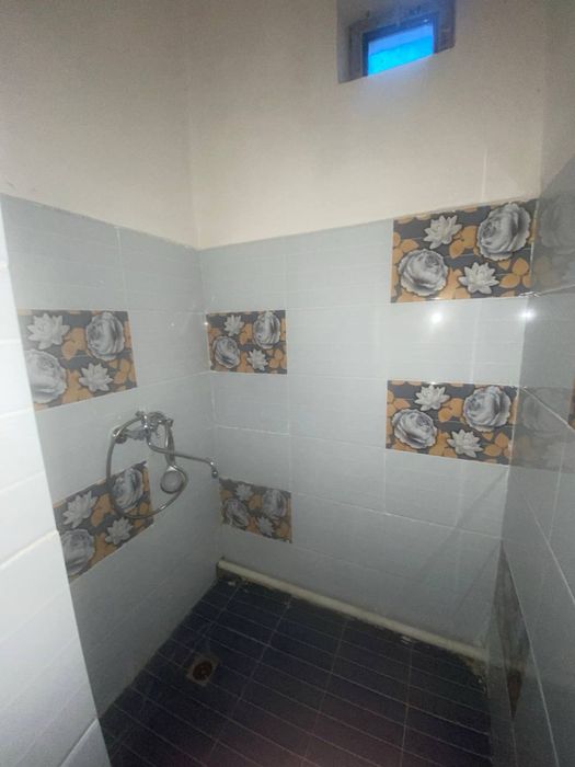 Uy arendaga beriladi,sotiladi 1.3 sotiq 4 xona