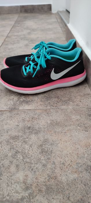 Продавам маратонки Nike