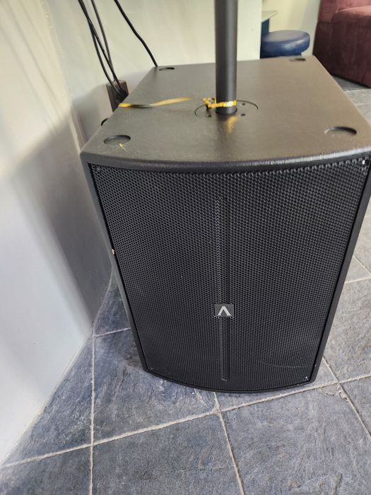 Boxe avant aproape noi