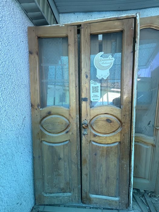 Тумбочка И Двери