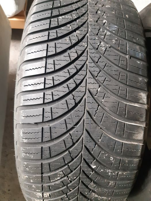 Vând anvelope m+s 225 55 r17