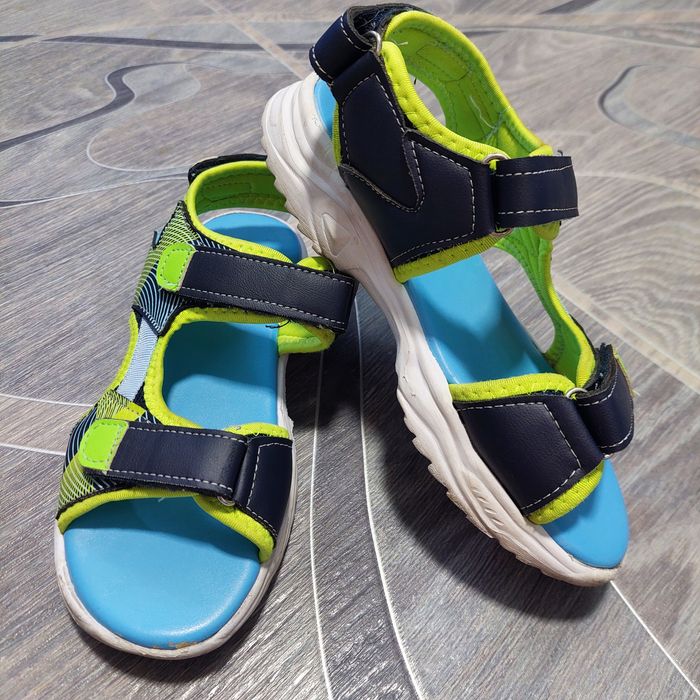 Продам сандали 34р