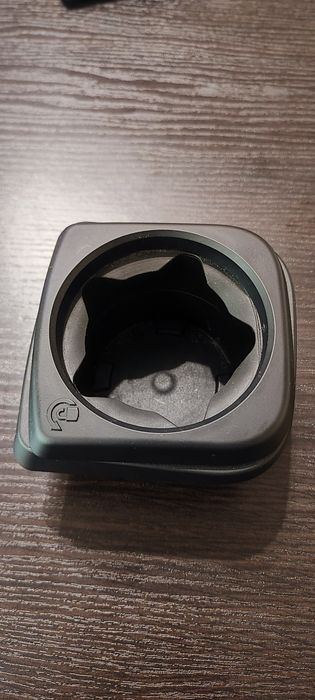 Поставка за чаша