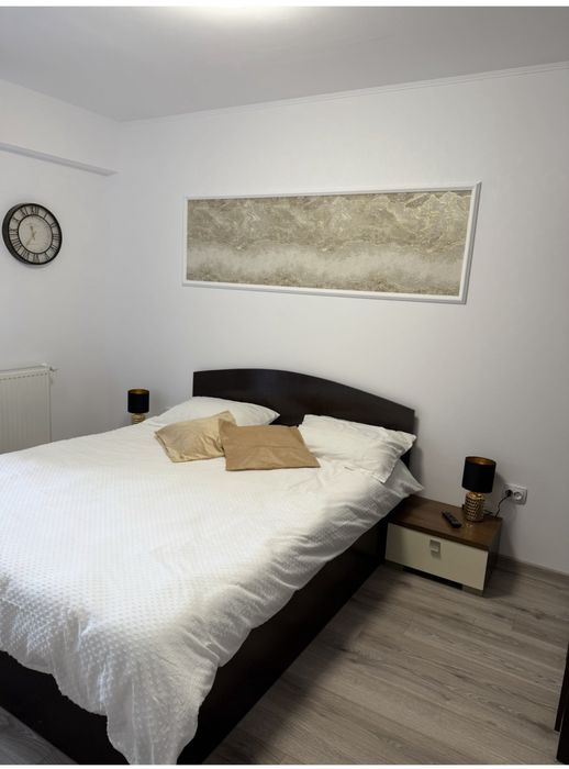 Închiriez apartament